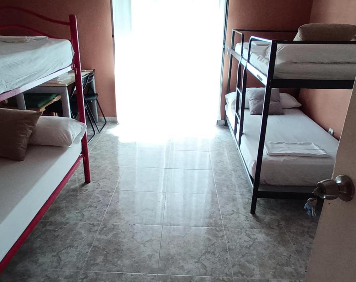 La Maestranza Apartment Rooms Севилья Экстерьер фото